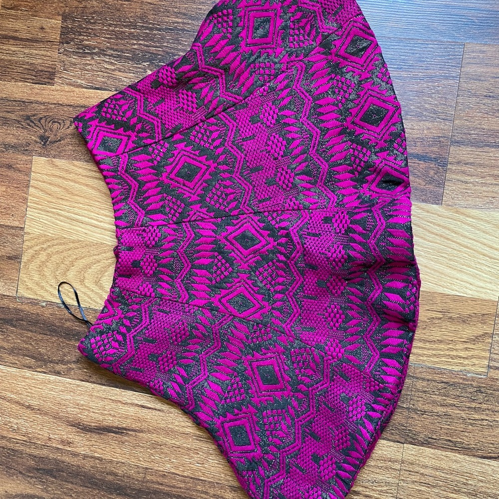 Lovers + Friends small Like new magenta pink skirt great for fall or Christmas